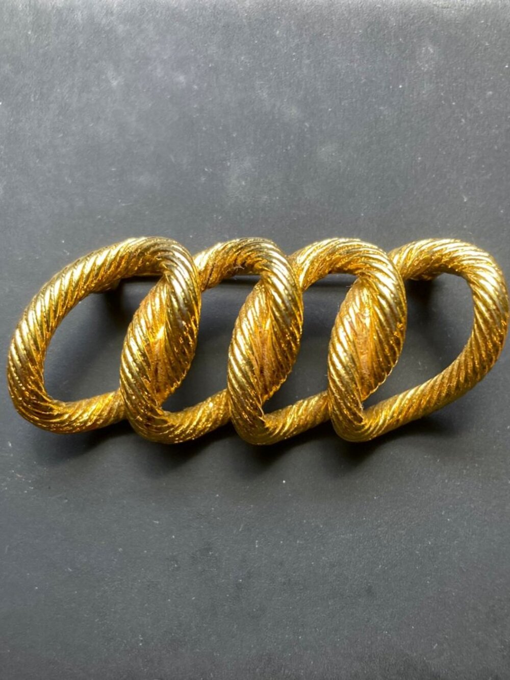 Vintage classic - Gold tone Monet twist brooch